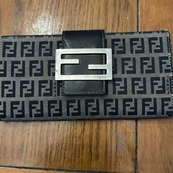 Fendi Zucchino wallet with coin pocket silver hardware 8 card slots - Picture 1 of 7
